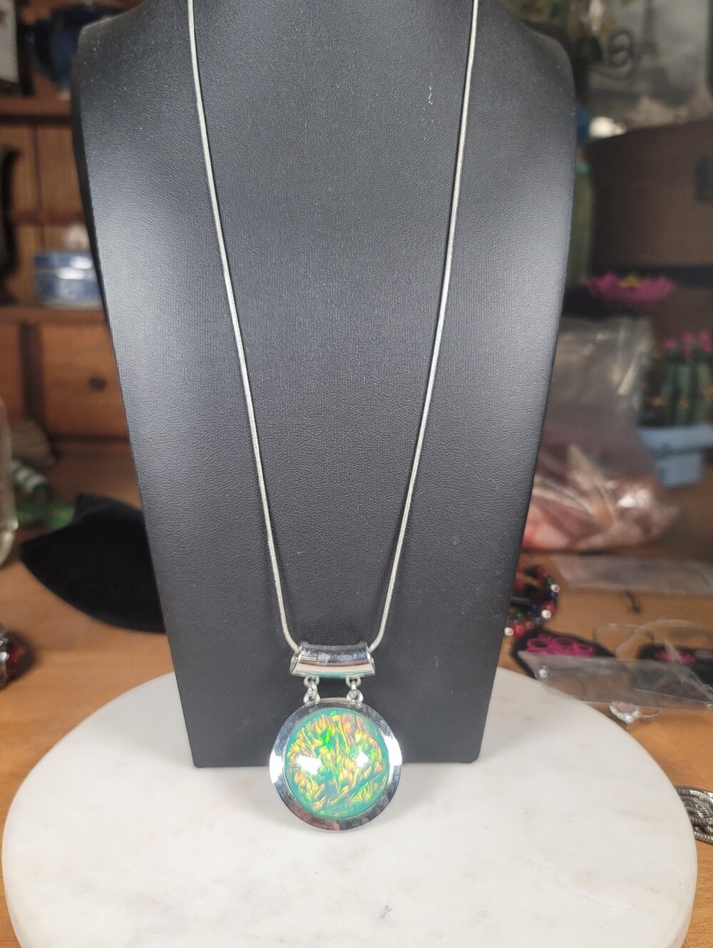 paparazzi Iridescent Green Round Pendant Necklace & Earring Set